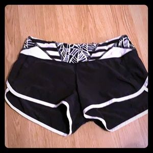 Black and white Lululemon Speed Short